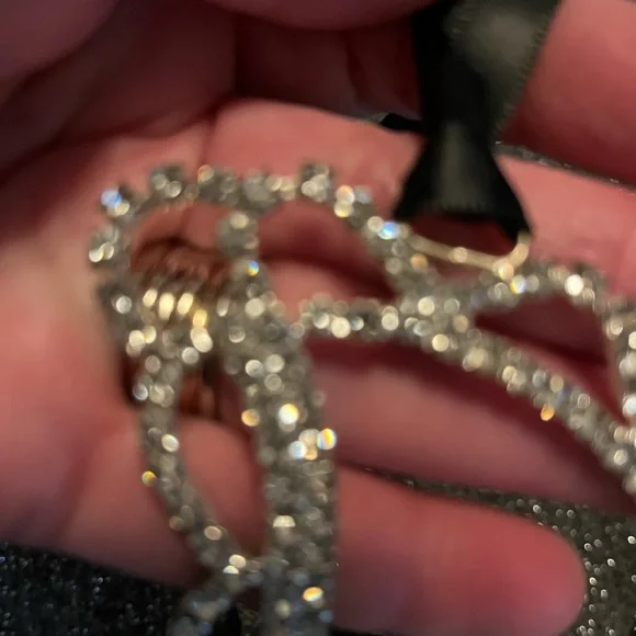 Elegant Crystal Masquerade Mask - Picture 3 of 4